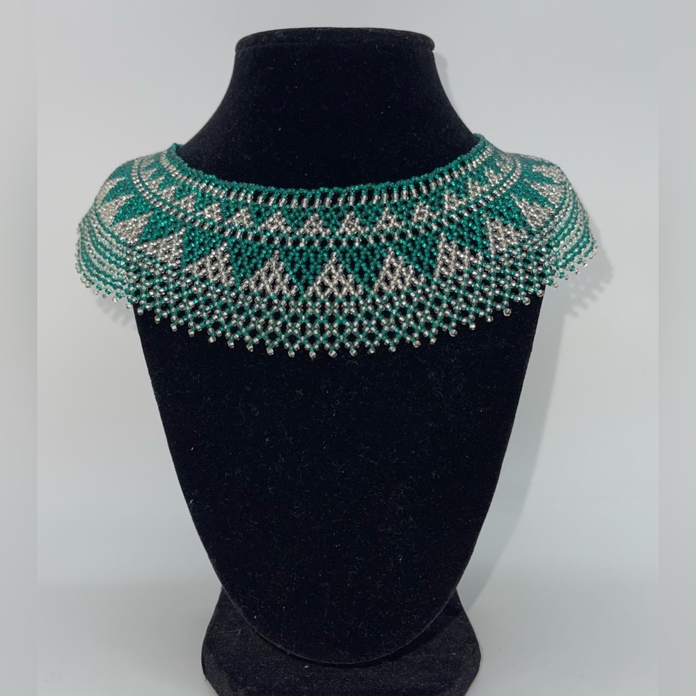 BEADED NECKLACE GREEN AND SILVER 17” LONG MEXICAN BEADED HANDMADE NECKLA…
